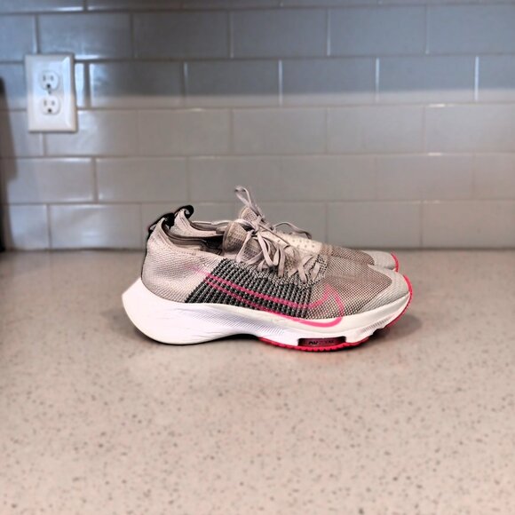 NIKE AIR ZOOM Big Kids 7y TEMPO NEXT% Womens 8.5 - Picture 1 of 8